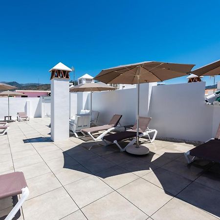 Apartamentos Toboso Plaza Nerja Esterno foto Rooftop pool at the Hotel