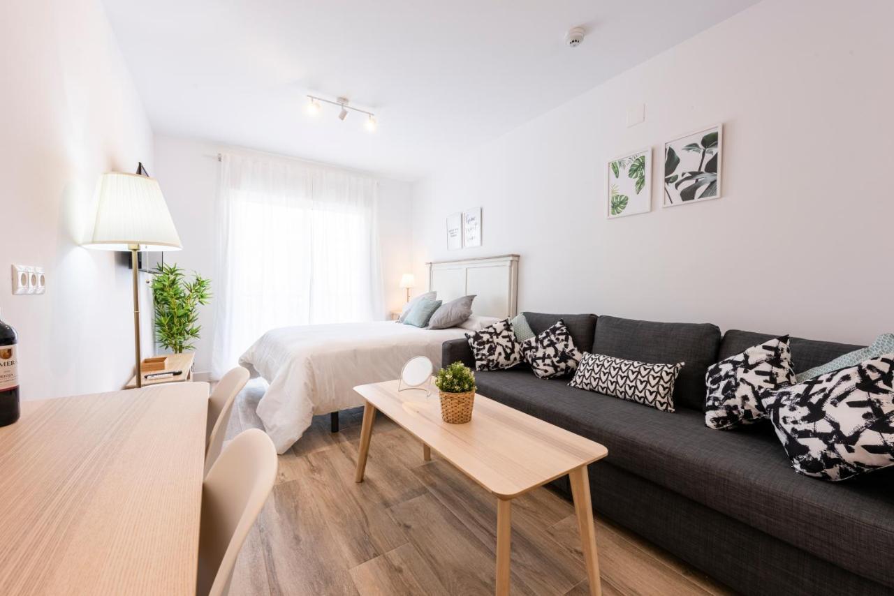Apartamentos Toboso Plaza Nerja Esterno foto A studio apartment in Madrid, Spain
