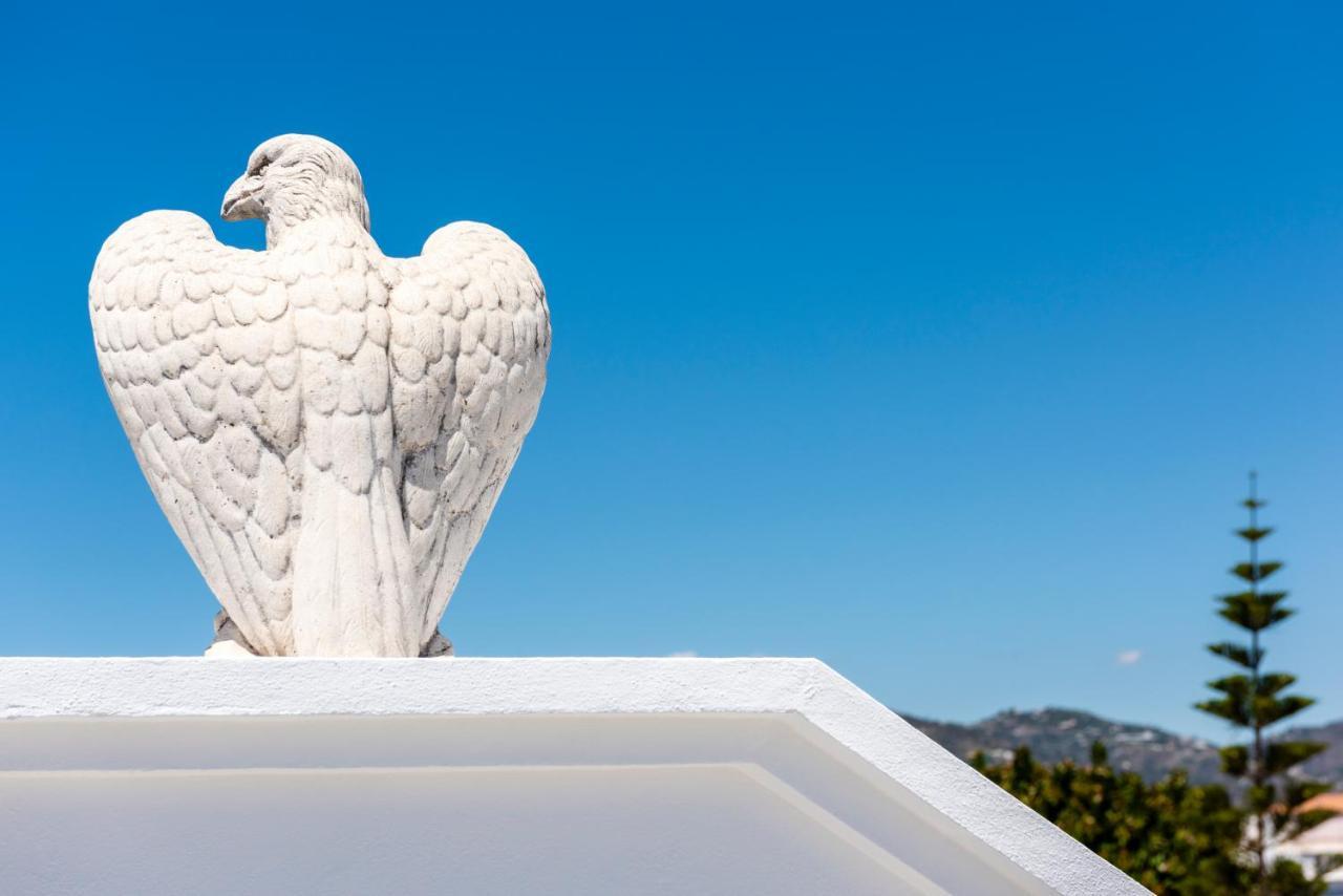 Apartamentos Toboso Plaza Nerja Esterno foto The eagle of the Polish War Memorial