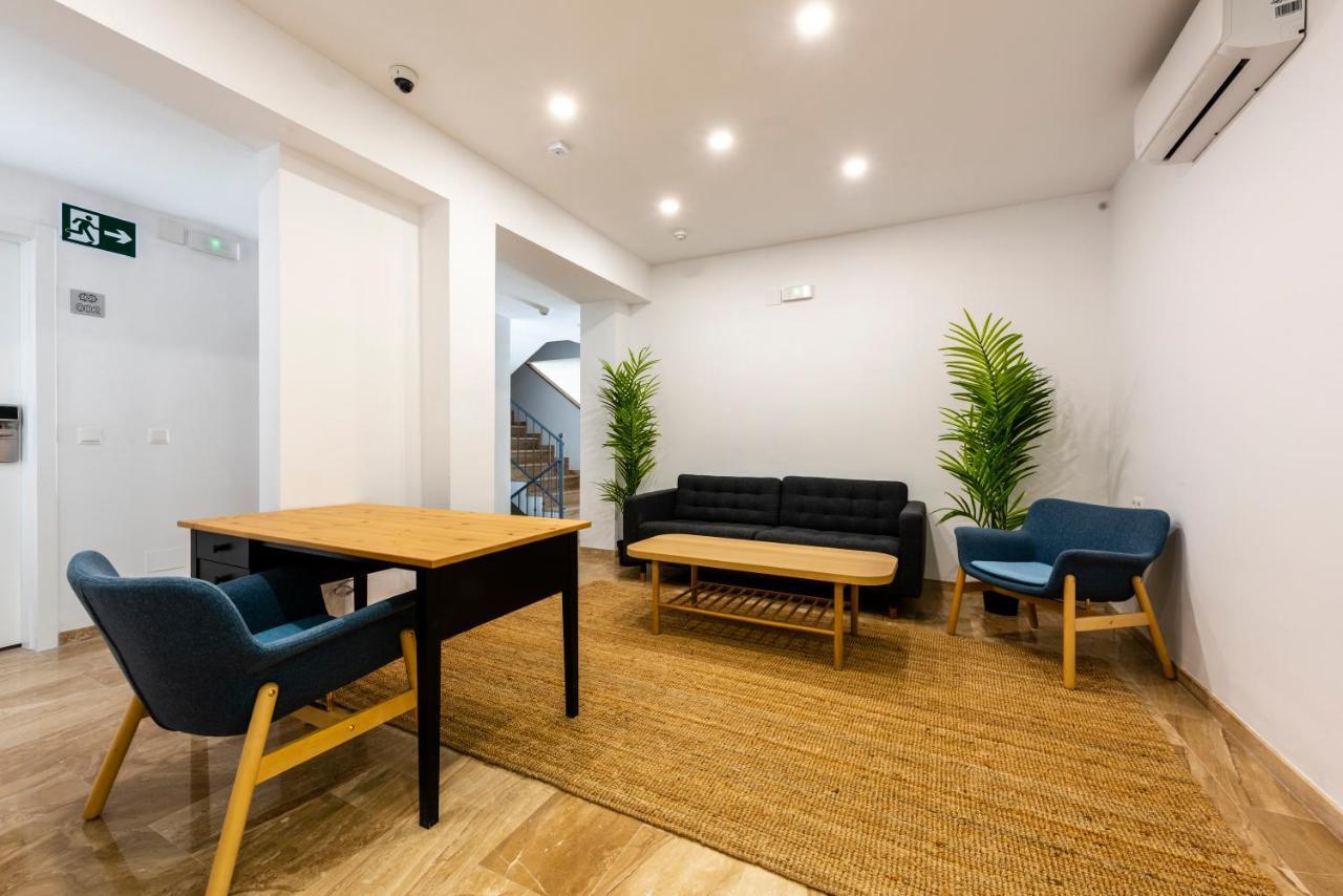 Apartamentos Toboso Plaza Nerja Esterno foto The lobby of the library