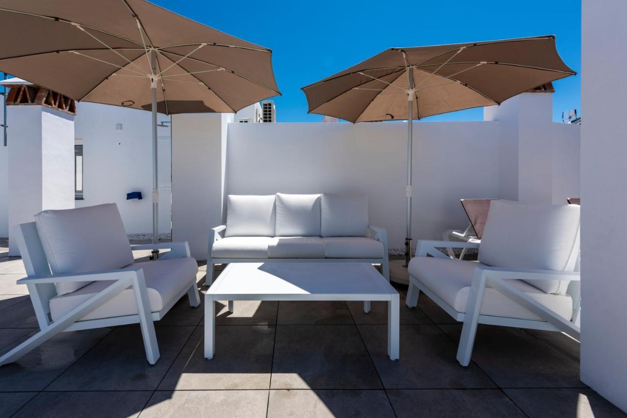 Apartamentos Toboso Plaza Nerja Esterno foto Rooftop lounge at the Hotel