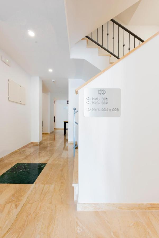 Apartamentos Toboso Plaza Nerja Esterno foto Interior of the building